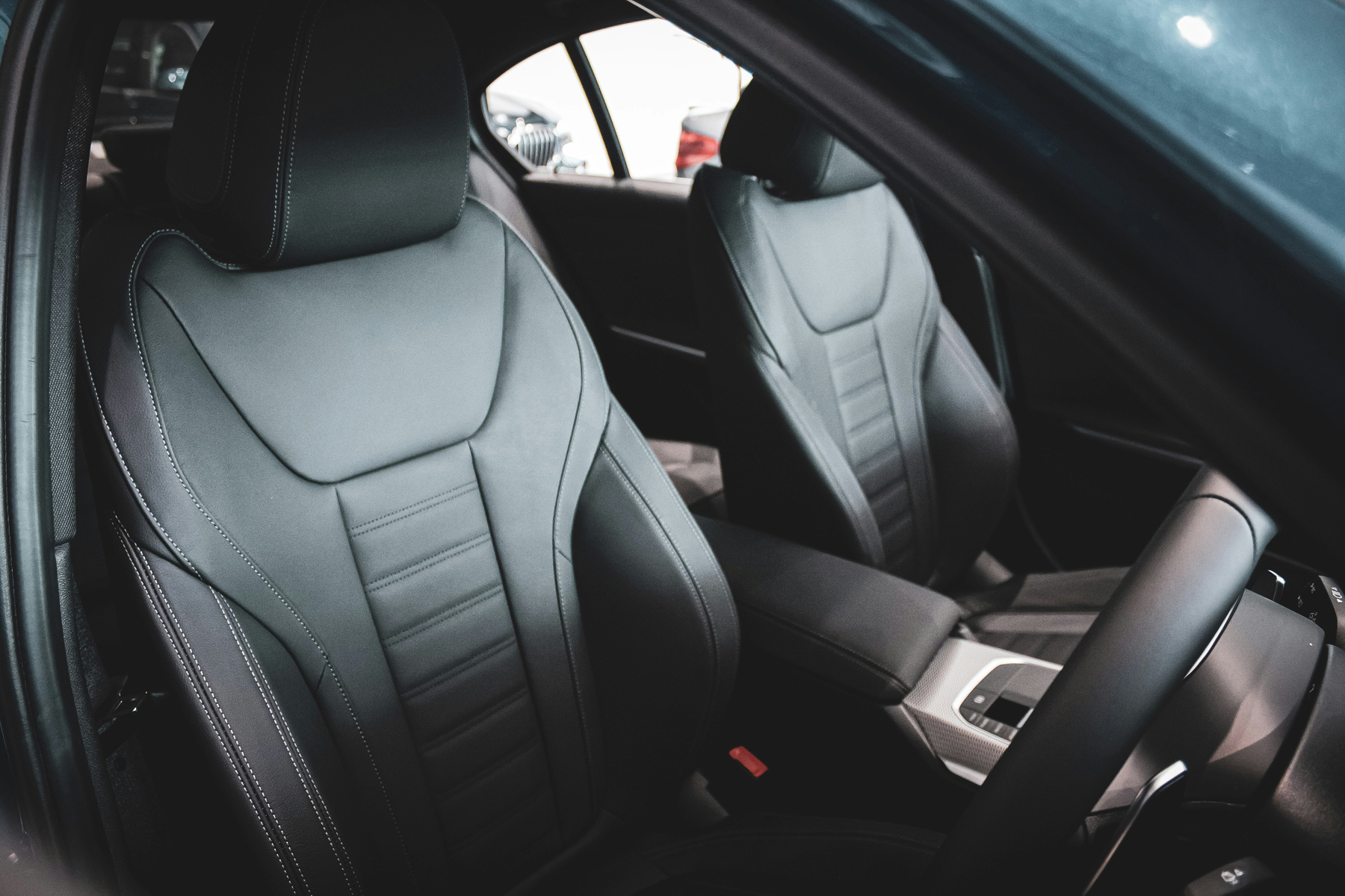 Verschmutzter Autositz aus Stoff